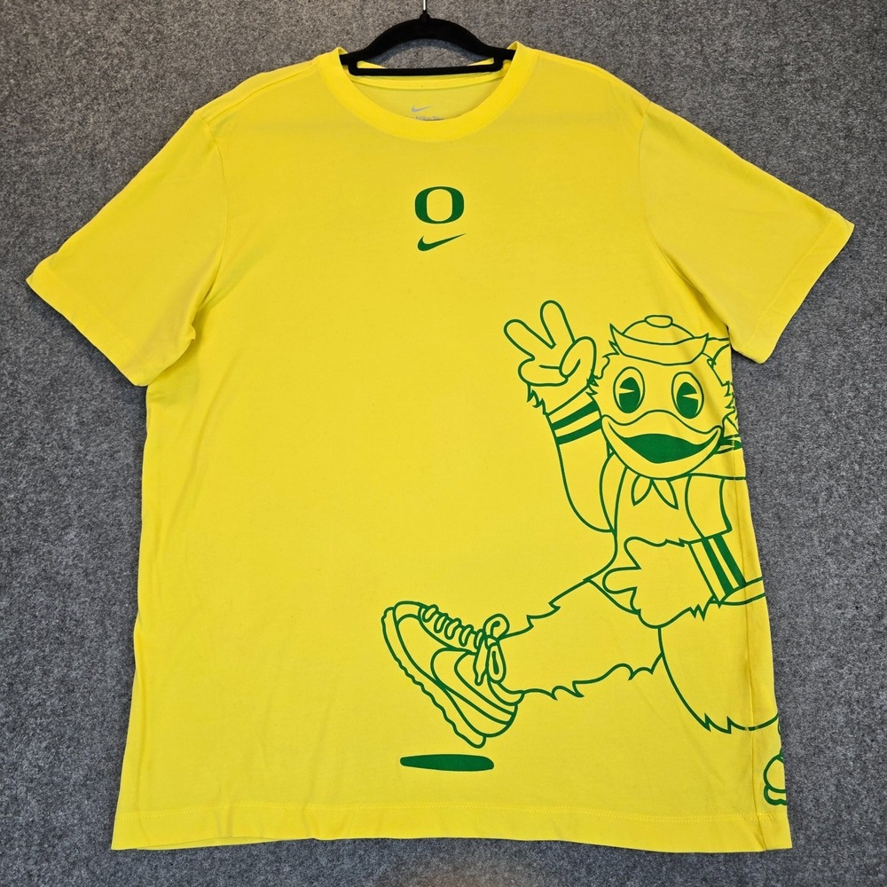 Oregon Ducks Basketball NCAA T Shirt Mens L Yellow Cotton Nike Pit Crew Graphic